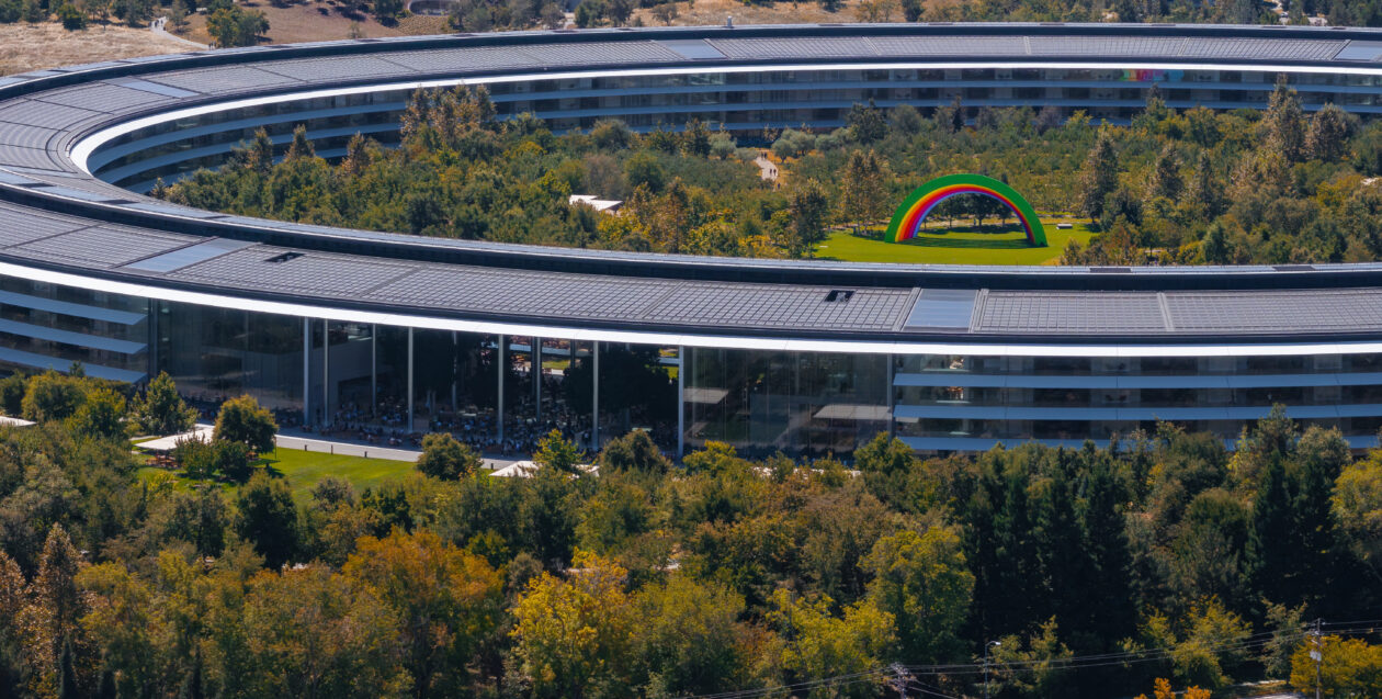 Apple fatura US$95,4 bilhões no 2º trimestre fiscal de 2025