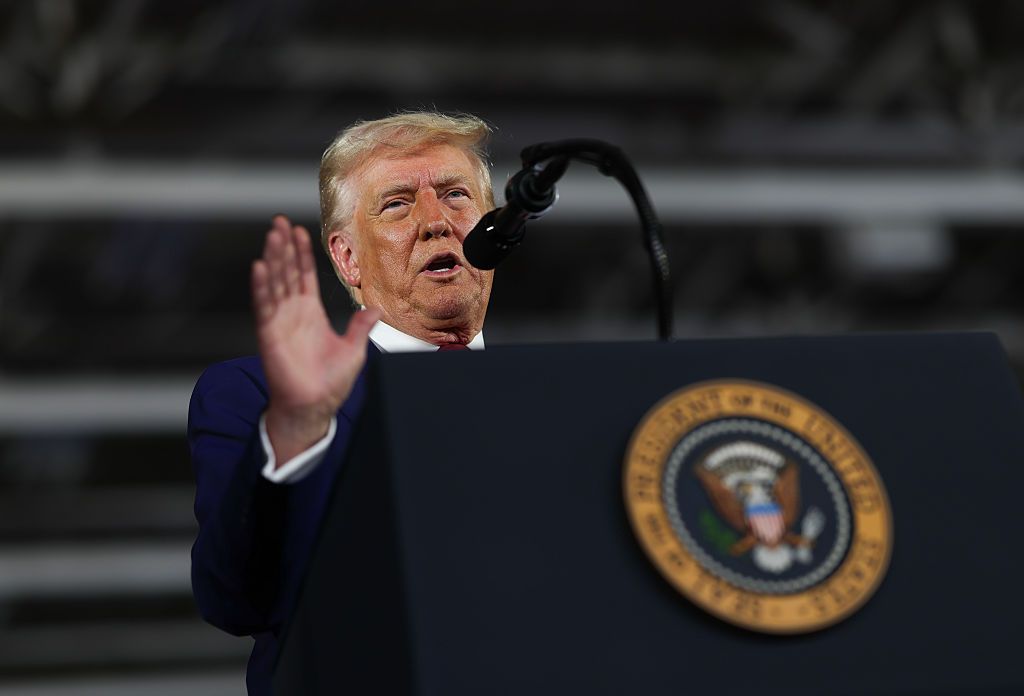‘CEOs de tecnologia estão beijando minha bunda’, provoca Trump