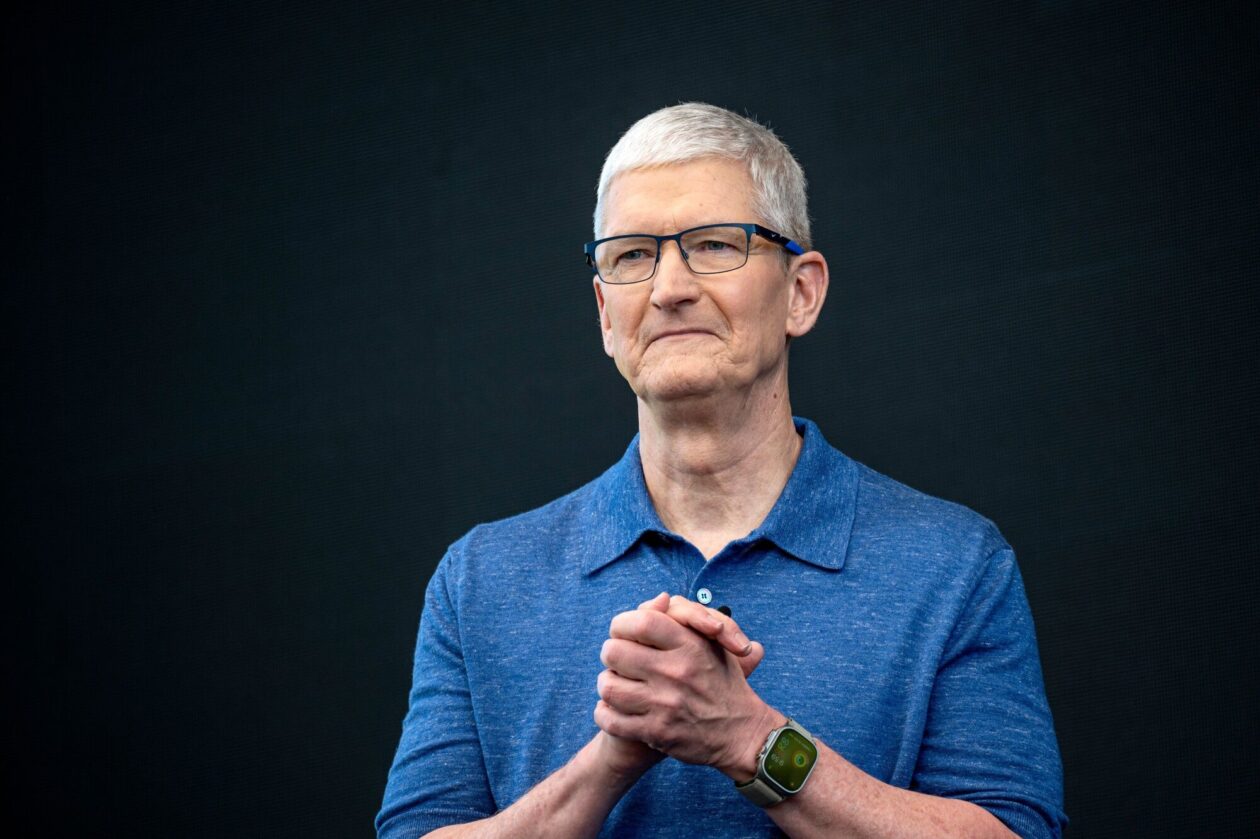 Apple queria Tim Cook no lugar de Ted Sarandos em episódio de “The Studio”