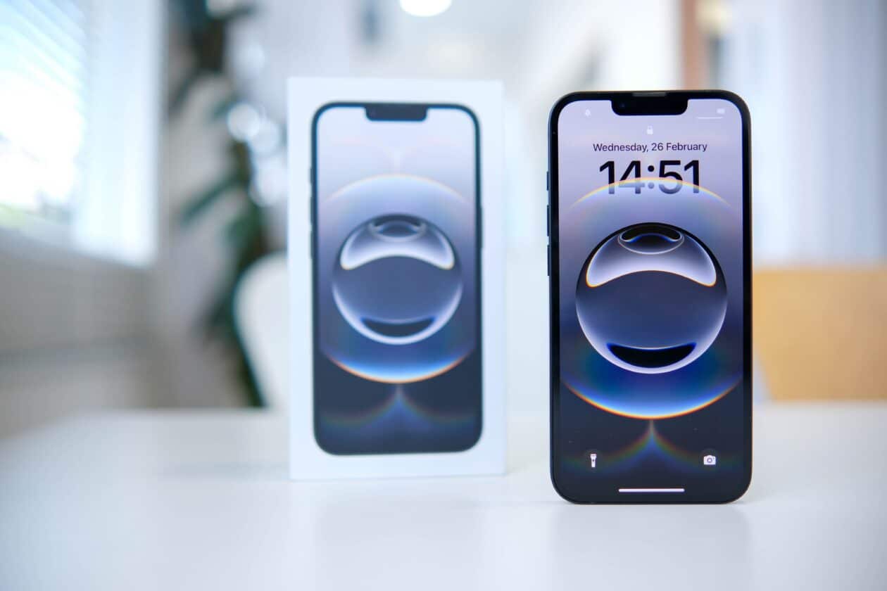 Oferta: iPhone 16e (256GB) com 23% de desconto!