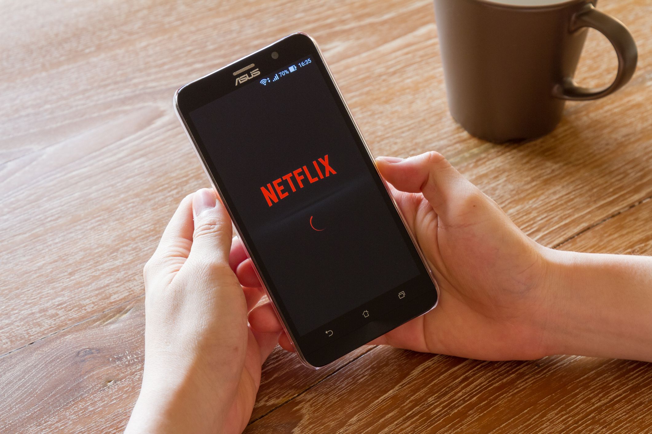 Plano com anúncios da Netflix faz sucesso: 94 milhões de assinantes
