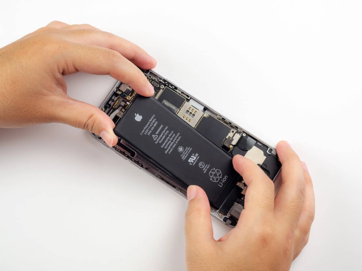 Bateria que retém mais energia poderá estrear no “iPhone 17 Air/Slim”