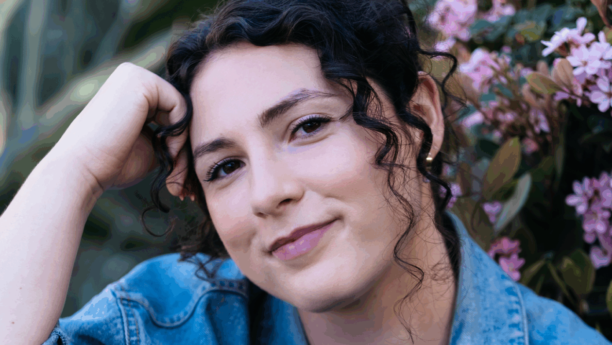 Apple TV+ adquire direitos de “Early Action”, da roteirista Sophie de Bruijn