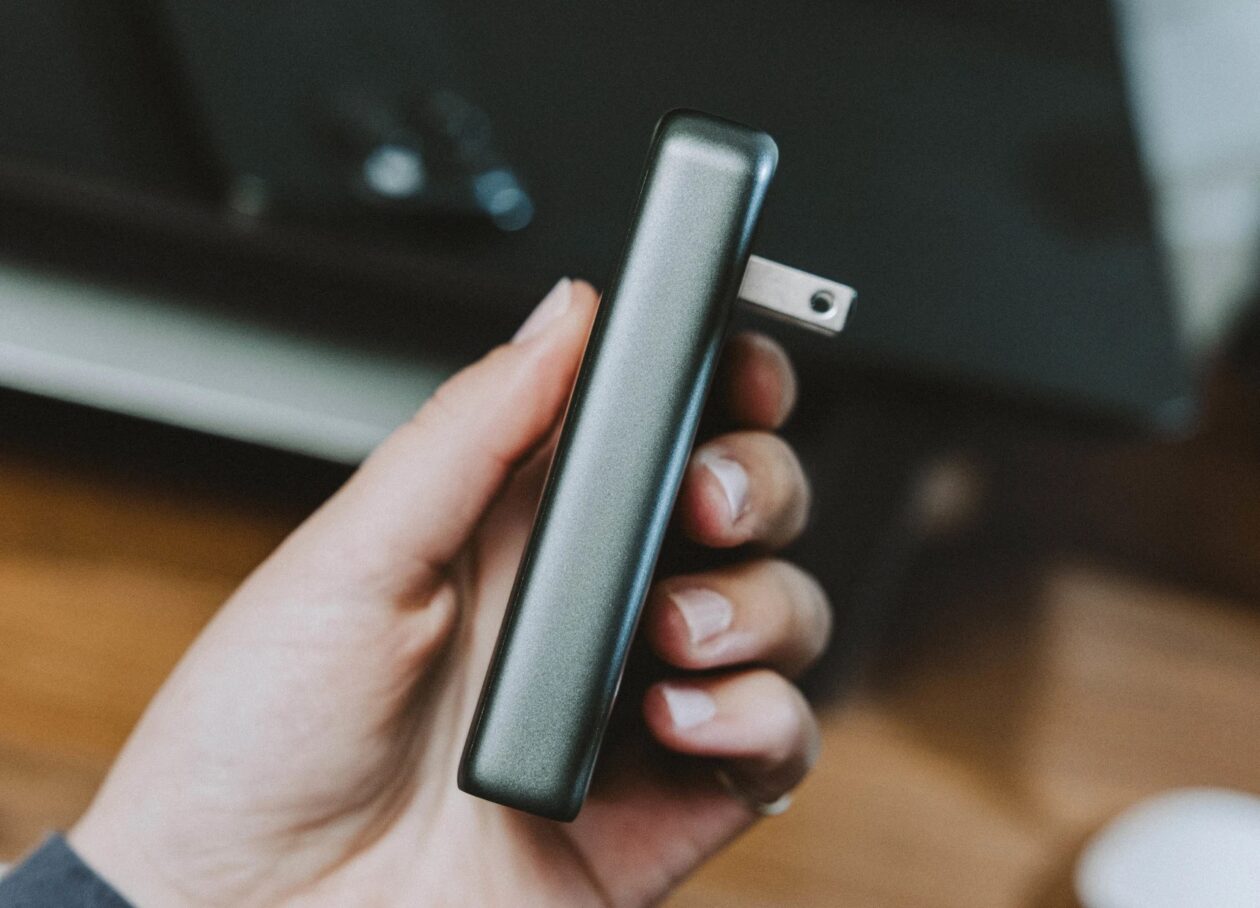 Novo adaptador da Nomad leva carregamento de 100W à linha Slim
