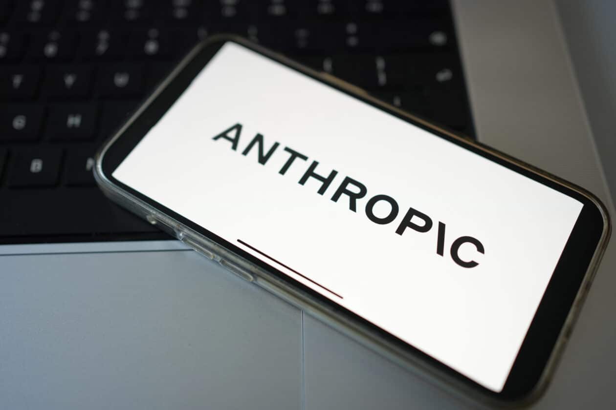Apple e Anthropic estão trabalhando em ferramenta de programação empurrada por IA, diz reportagem