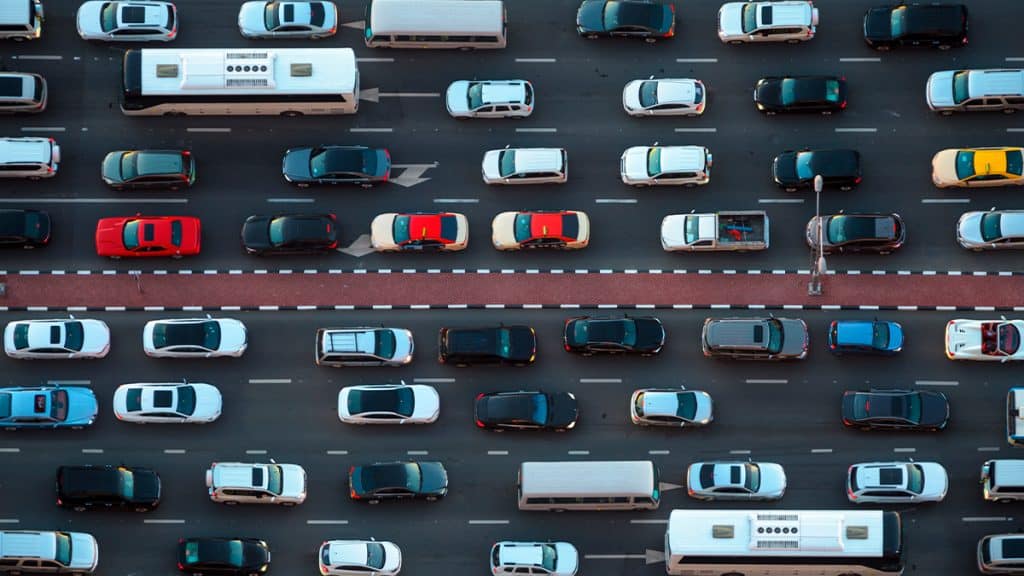 SUVs e caminhonetes agravam trânsito, acidentes e poluição, dizem estudos