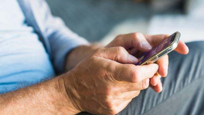 Redes sociais são principal fonte de informação consumida no Brasil; veja quais